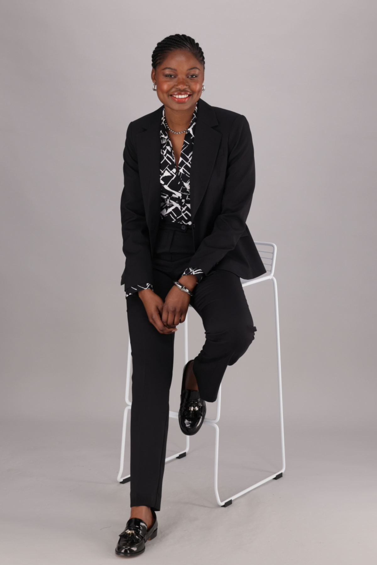 Women's business black blazer – elegant design for work or meetings.