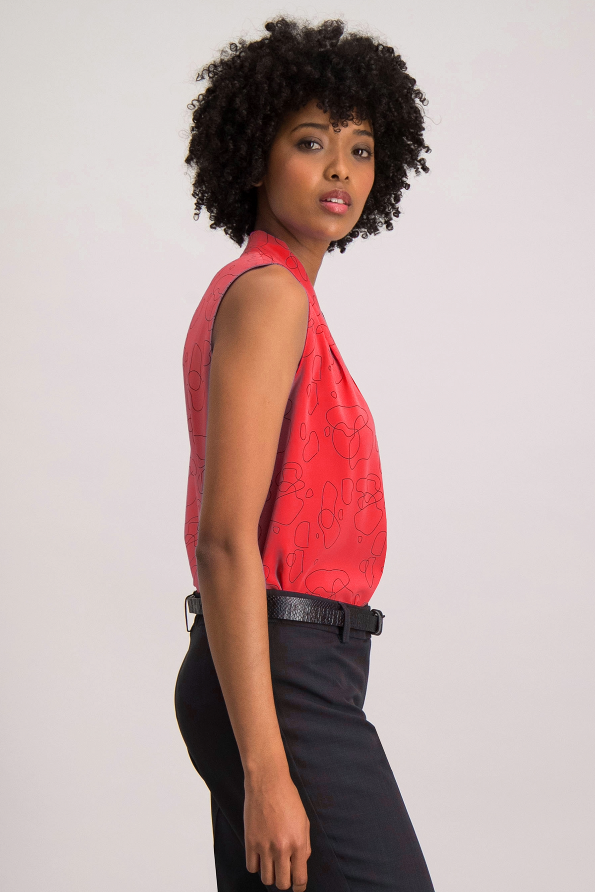 Gisele sleeveless basic- red print