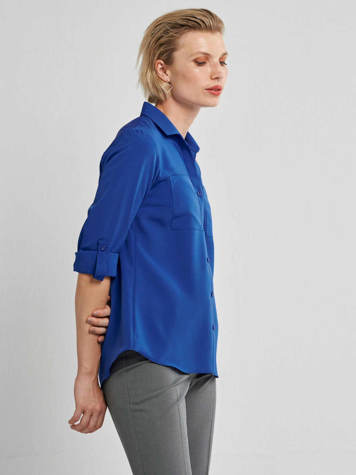 Evelyn pocket flowy shirt - bright blue